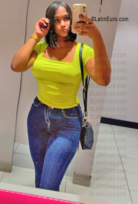 Date this lovely Dominican Republic girl Indiana from Santo Domingo DO55939