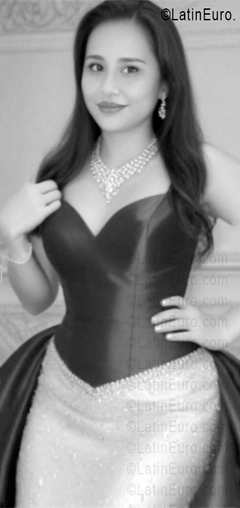 Date this sultry Mexico girl Jazmin from Acapulco MX2783