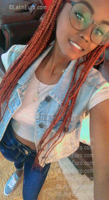 Date this stunning Dominican Republic girl Yameli from Santo Domingo DO55983