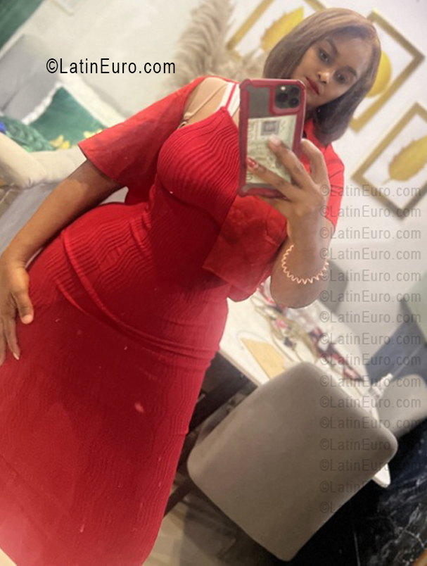 Date this attractive Dominican Republic girl Kenia from Santo Domingo DO55986