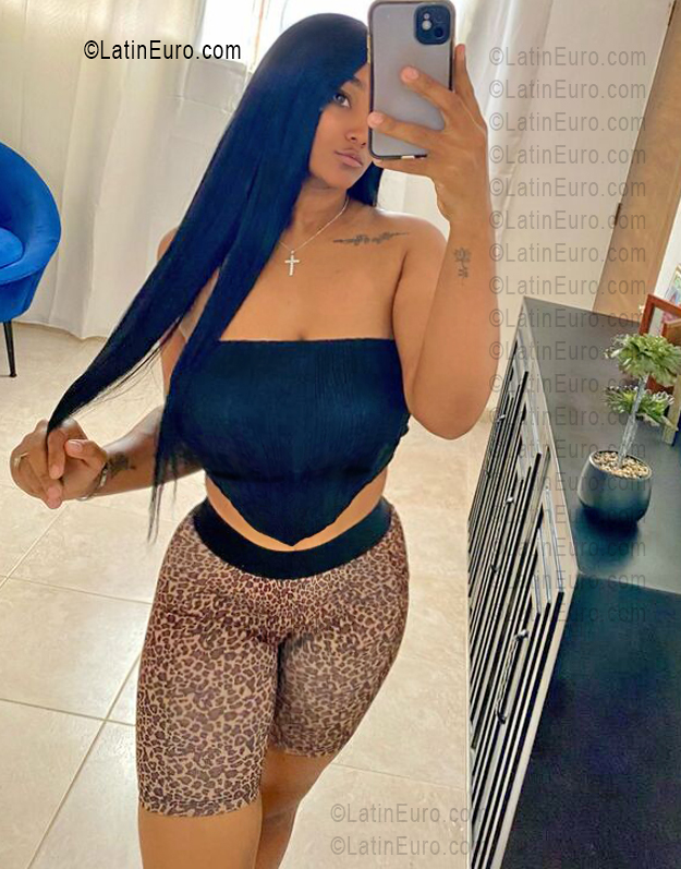 Date this voluptuous Dominican Republic girl Debie from Santiago DO56026