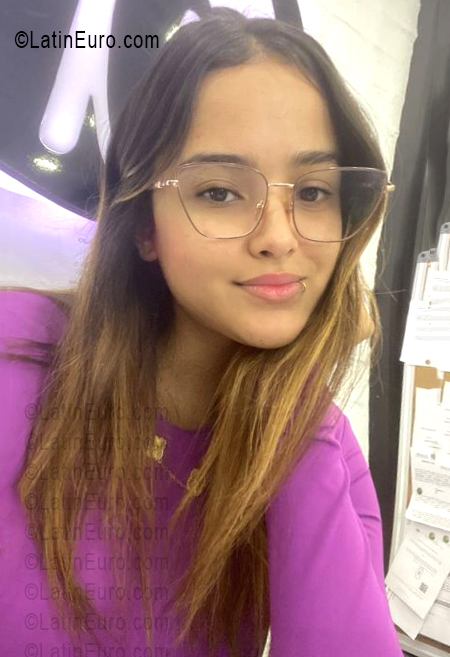 Date this athletic Venezuela girl Arianna from Zulia VE5413