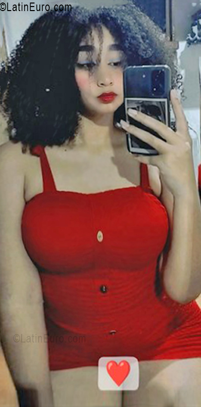 Date this foxy Venezuela girl Yuli from Caracas VE5423