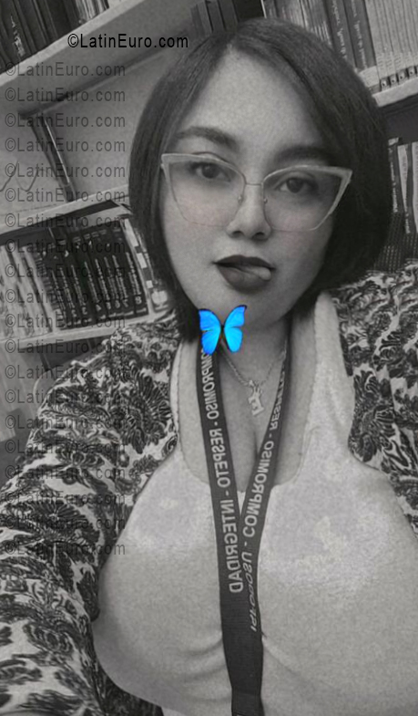 Date this beautiful Dominican Republic girl Erni from Santo Domingo DO56083