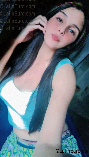 Date this attractive Venezuela girl Orleidys from Valencia VE5425