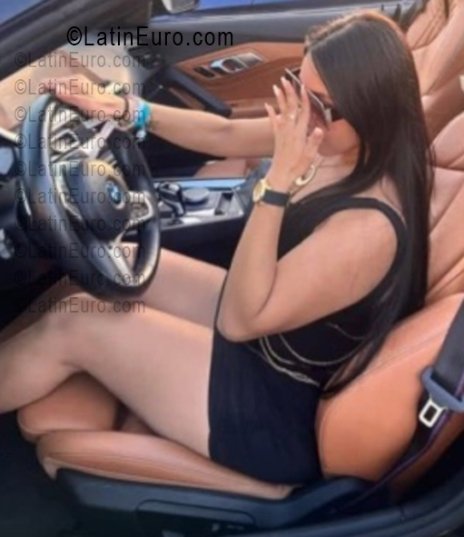 Date this charming Venezuela girl Aleska from Caracas VE5429