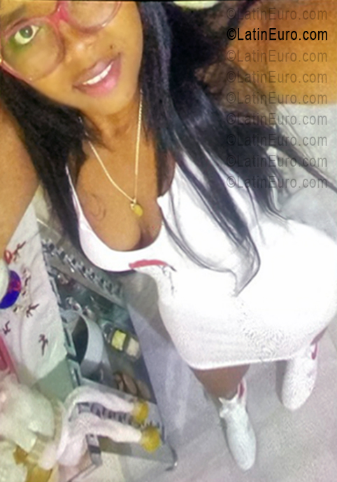 Date this foxy Dominican Republic girl Naty from Santo Domingo DO56124