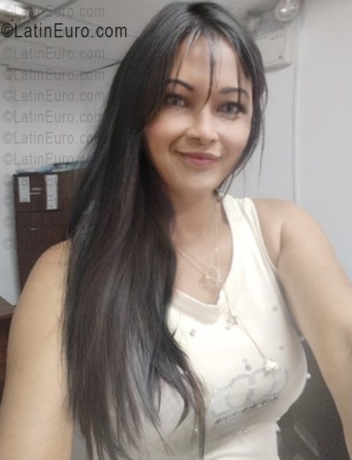 Date this pretty Venezuela girl Mar from Caracas VE5509