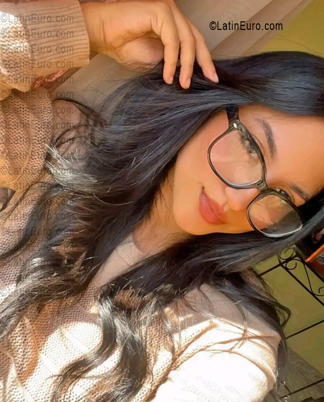 Date this happy Venezuela girl Leonella velasquez from Maturin VE5595