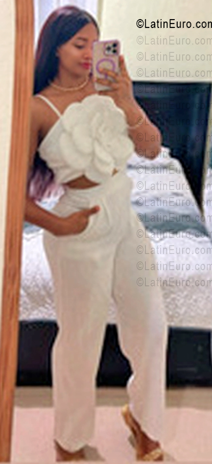 Date this pretty Dominican Republic girl Karina from La Romana DO56301