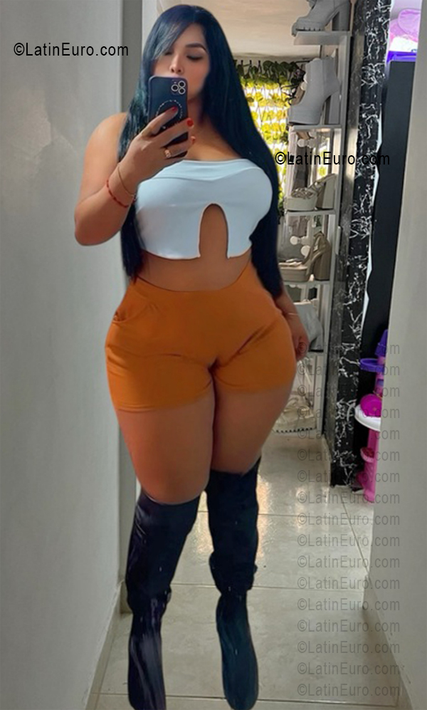 Date this tall Colombia girl Jhoana from Medellin CO33722