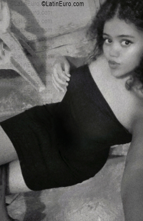 Date this gorgeous Dominican Republic girl Esme from La Altagracia DO56349