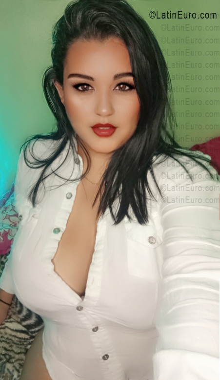 Date this hot Venezuela girl Mari from San Antonio VE5643