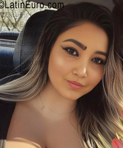 Date this beautiful Colombia girl Jeniret from Bogota CO33729