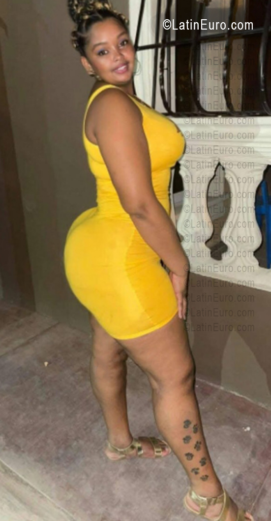 Date this athletic Dominican Republic girl Elizabeth from Puerto Plata DO56376