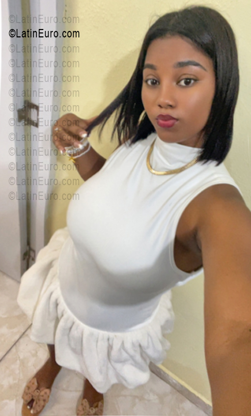 Date this passionate Dominican Republic girl Cynthia from La Romana DO56377