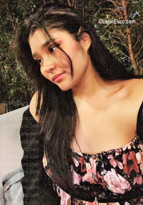 Date this lovely Ecuador girl Nicol from Quito EC1139