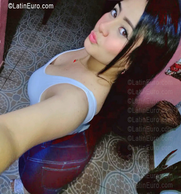 Date this good-looking Venezuela girl Yosmar from Caracas VE5686