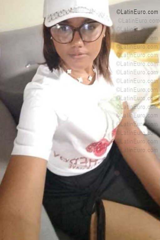Date this lovely Dominican Republic girl Mary from Santo Domingo DO56469