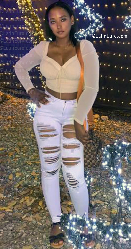 Date this fun Dominican Republic girl Claudia from Santo Domingo DO56479