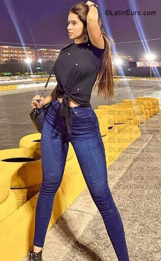 Date this charming Venezuela girl Migde from Caracas VE5715