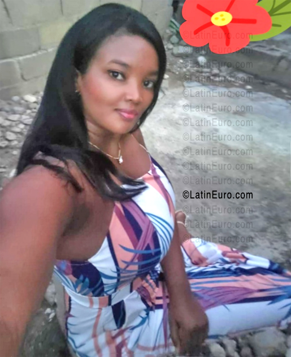Date this hard body Dominican Republic girl Valeryn from Santo Domingo DO56646