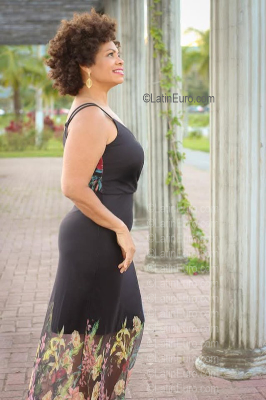 Date this young Brazil girl Maria from Maringa BR12426