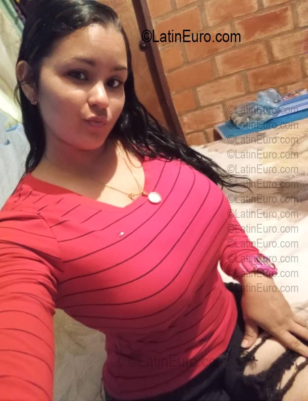 Date this happy Venezuela girl Yolin from Caracas VE5724