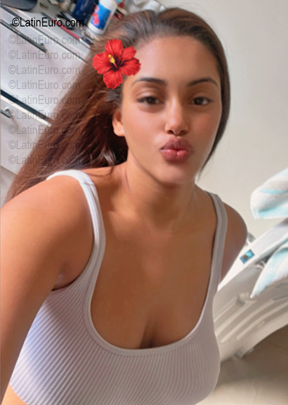 Date this fun Dominican Republic girl Maria from Santo Domingo DO56724