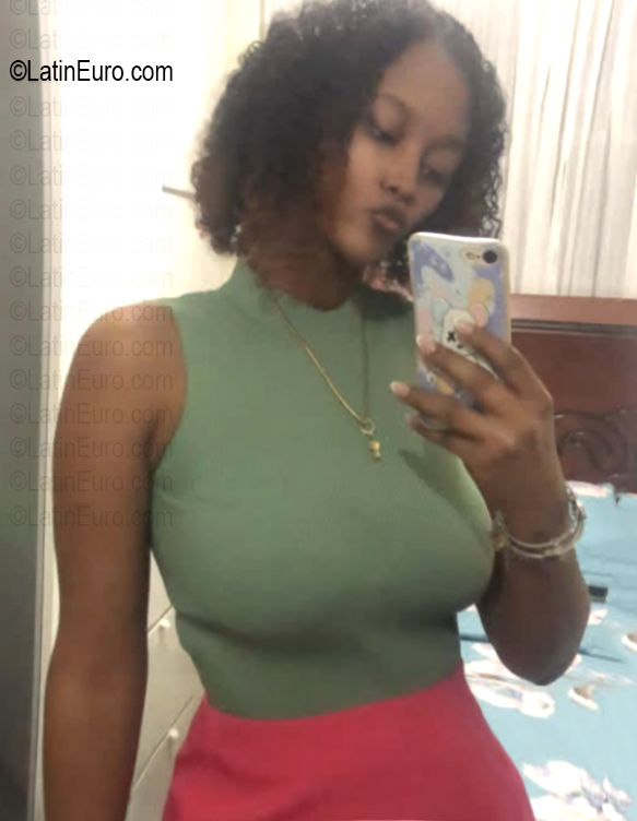 Date this hot Dominican Republic girl Laura Mara from Santo Domingo DO56746