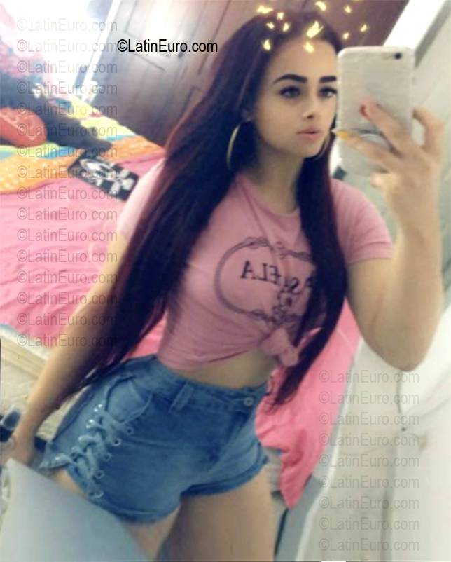Date this voluptuous Dominican Republic girl Rosa from Santo Domingo DO56755