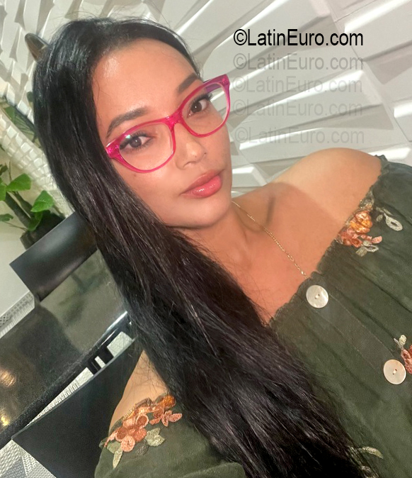 Date this happy Dominican Republic girl Katherine from Santiago DO56769