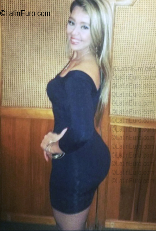 Date this lovely Colombia girl Rachel from Bogota CO33817