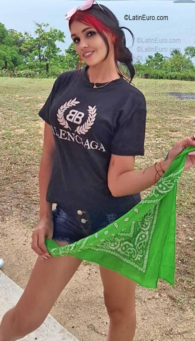 Date this sensual Cuba girl Odanais from Holguin CU843