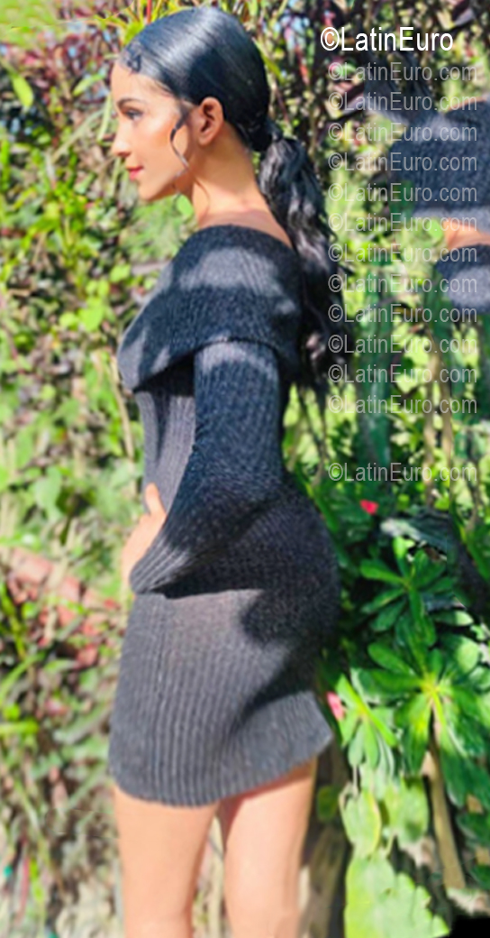 Date this lovely Dominican Republic girl Yaneris from Moca DO56973