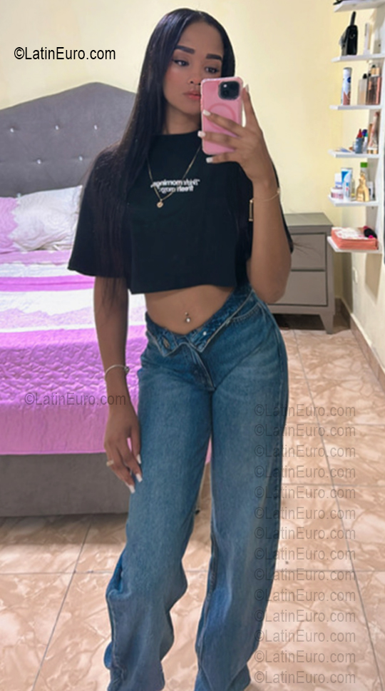 Date this gorgeous Dominican Republic girl Julia from Santo Domingo DO56978