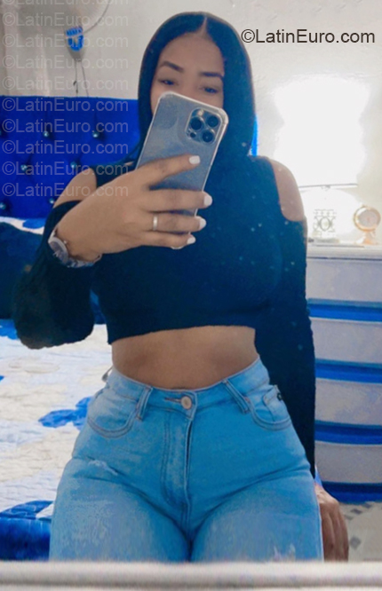 Date this foxy Dominican Republic girl Mary from Santiago DO57093