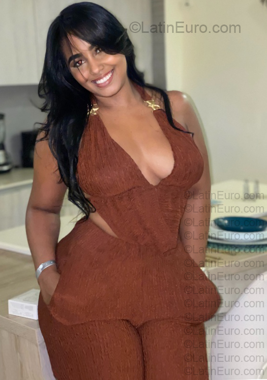 Date this cute Colombia girl Johana from Cartagena CO33880