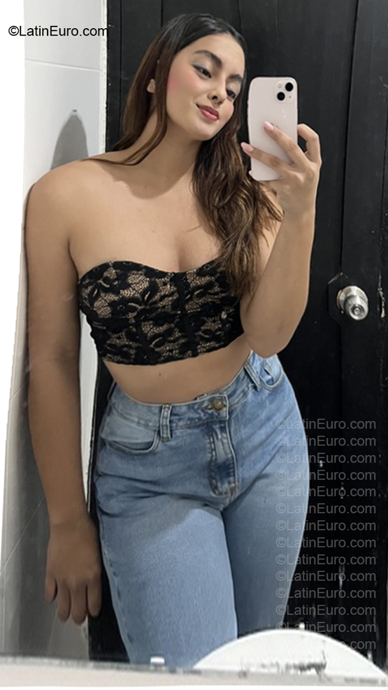 Date this foxy Colombia girl Paula Andrea from Santa Marta CO33888