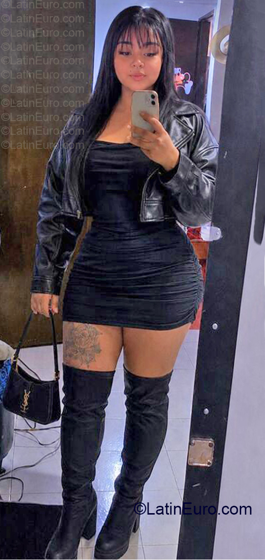 Date this athletic Colombia girl Alejanra from Bogota CO33890