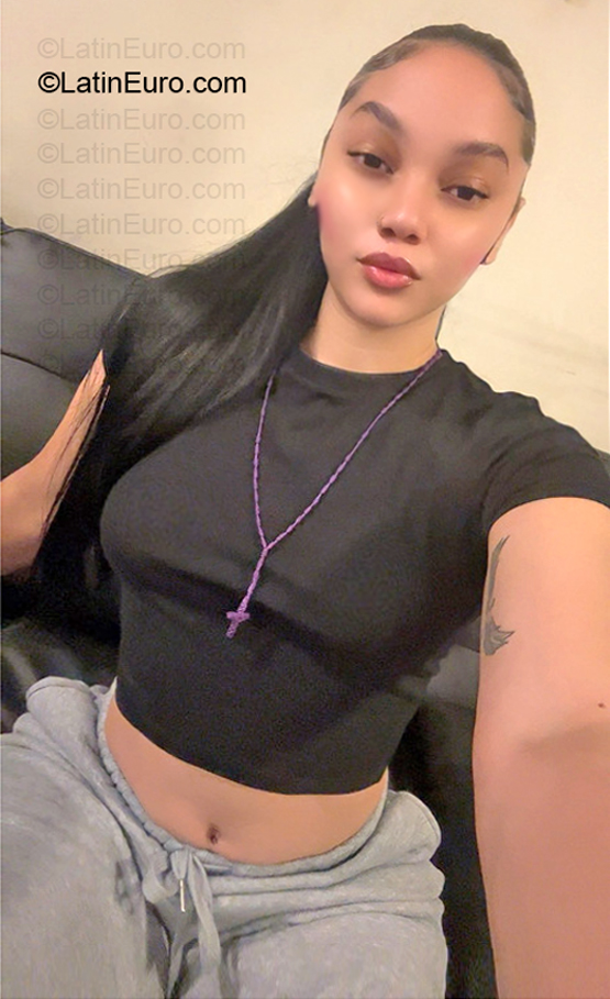 Date this happy United States girl Lesley from New York US25778