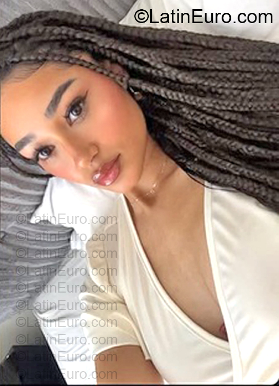 Date this charming Dominican Republic girl Kisbe from Santo Domingo DO57173