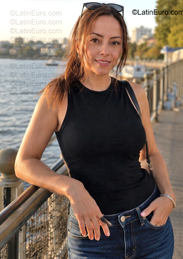 Date this lovely Australia girl Sara from Perth AU373