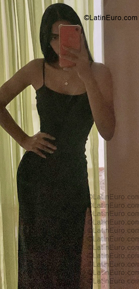 Date this tall Dominican Republic girl Nayelin from Duarte DO57218