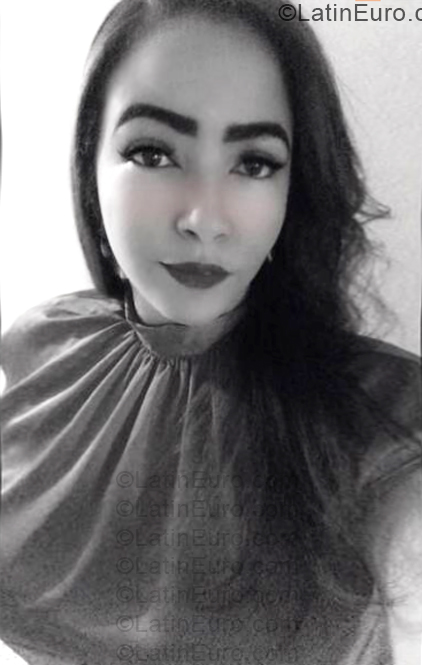 Date this sensual Dominican Republic girl Vic from Santo Domingo DO57225