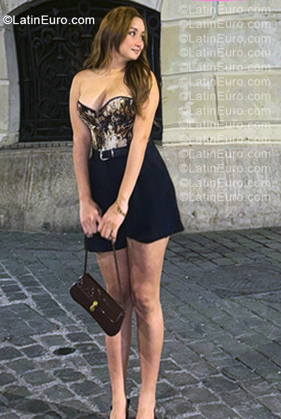 Date this pretty Spain girl Karolayne from Madrid ES964