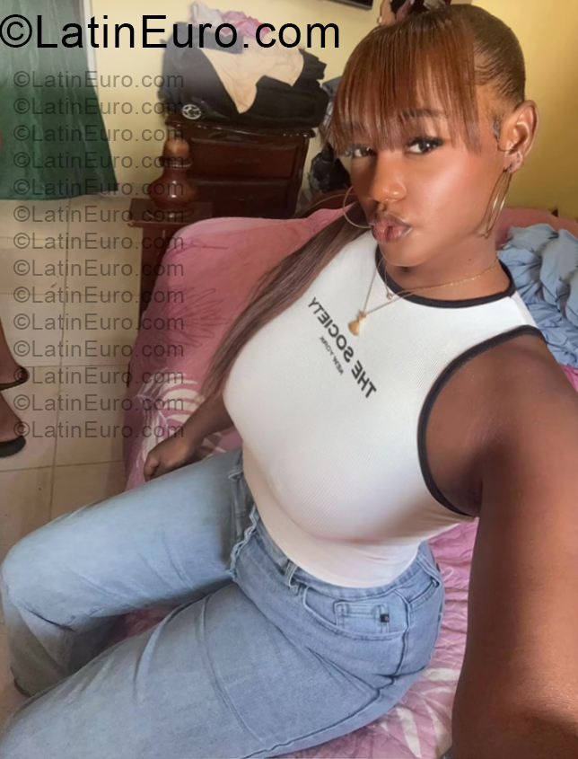 Date this gorgeous Dominican Republic girl Carolin from Santo Domingo DO57257