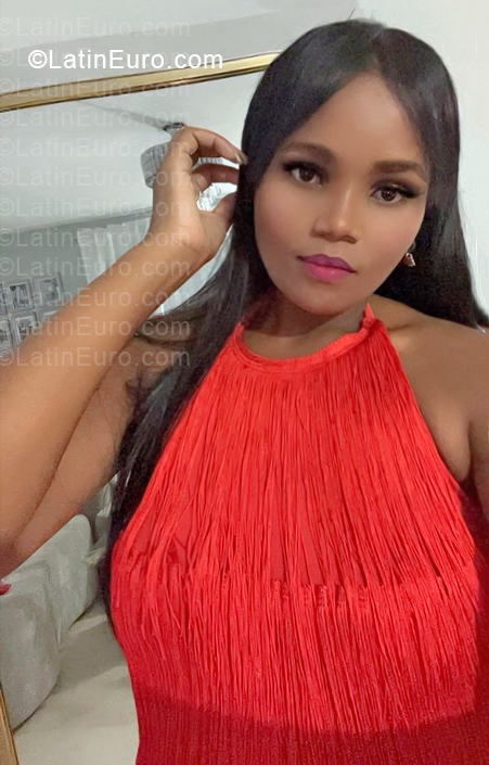 Date this pretty Dominican Republic girl Cami from Santo Domingo DO57319