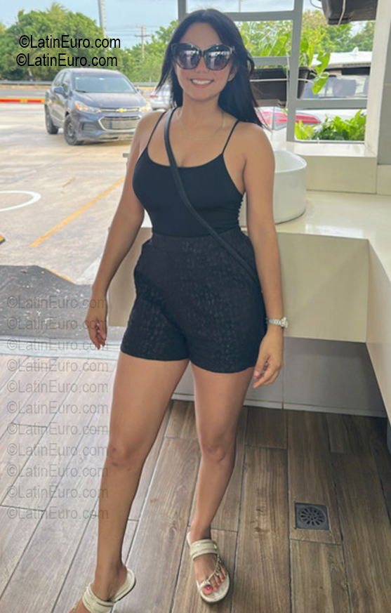 Date this stunning Dominican Republic girl Varonisa from Santo Domingo DO57346